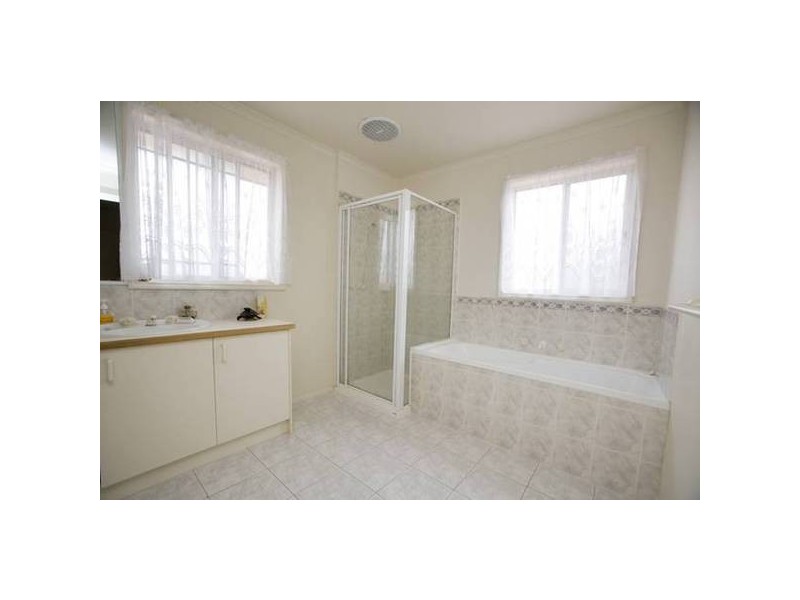 19/8 Monteith Crescent, Endeavour Hills VIC 3802