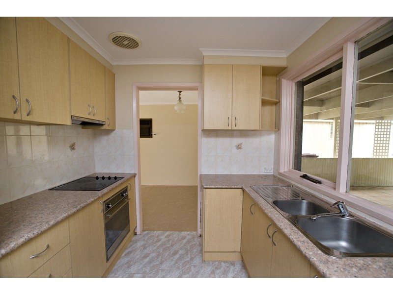 13 Dampier Court, Endeavour Hills VIC 3802