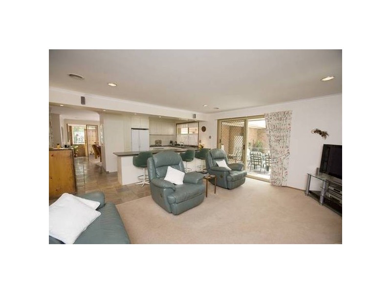 85 Kennington Park Drive, Endeavour Hills VIC 3802