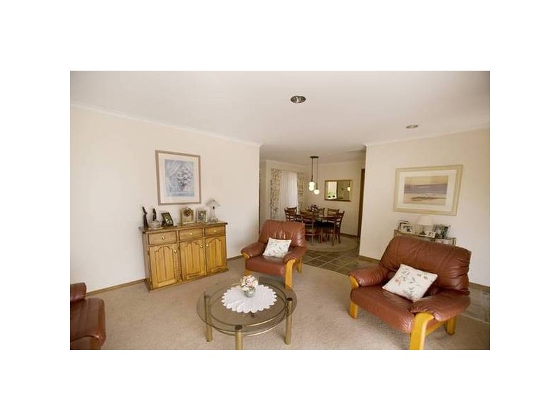 85 Kennington Park Drive, Endeavour Hills VIC 3802