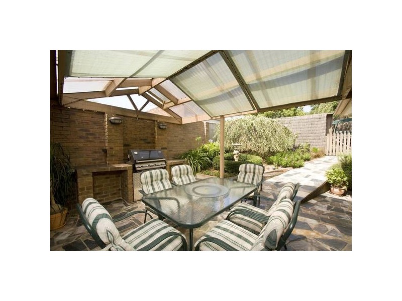 85 Kennington Park Drive, Endeavour Hills VIC 3802