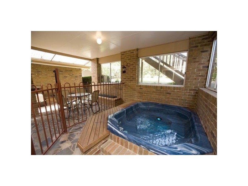 85 Kennington Park Drive, Endeavour Hills VIC 3802