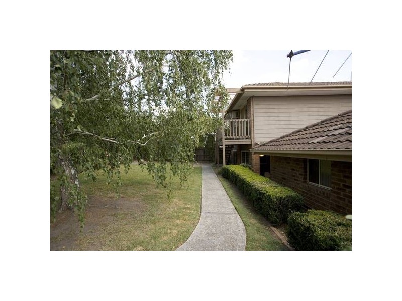 85 Kennington Park Drive, Endeavour Hills VIC 3802