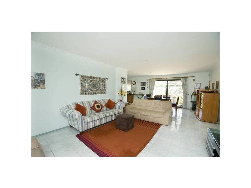 34 Barnsley Drive, Endeavour Hills VIC 3802