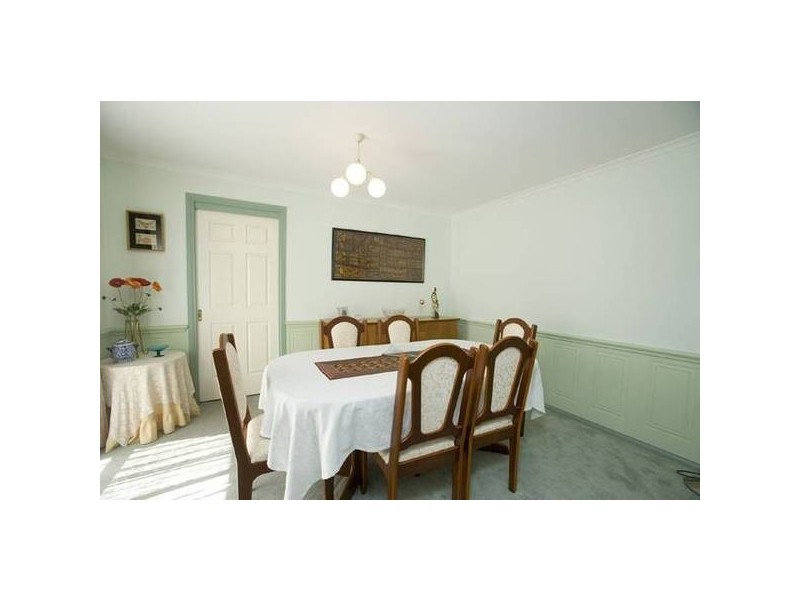 34 Barnsley Drive, Endeavour Hills VIC 3802