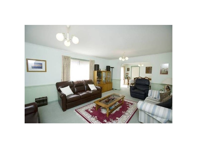 34 Barnsley Drive, Endeavour Hills VIC 3802