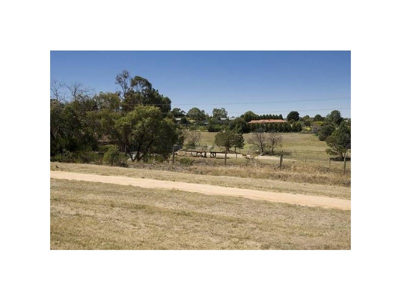 34 Barnsley Drive, Endeavour Hills VIC 3802