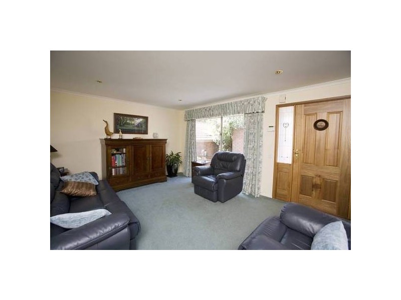 15 Buckland Court, Endeavour Hills VIC 3802