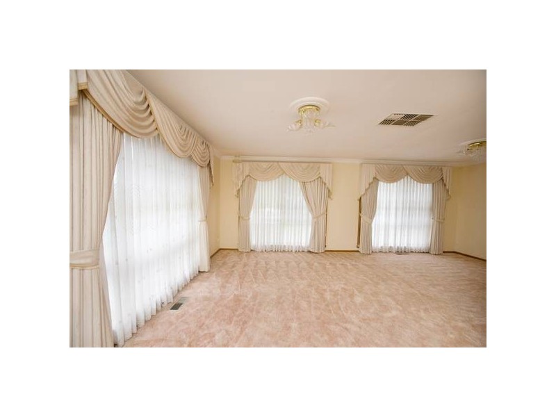 69 Georgette Crescent, Endeavour Hills VIC 3802