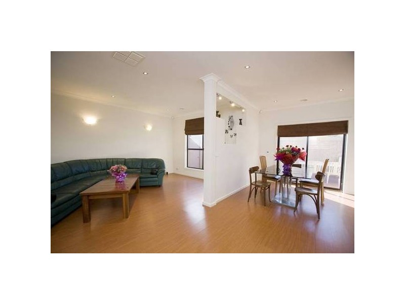 2/12 Clydebank Avenue, Endeavour Hills VIC 3802