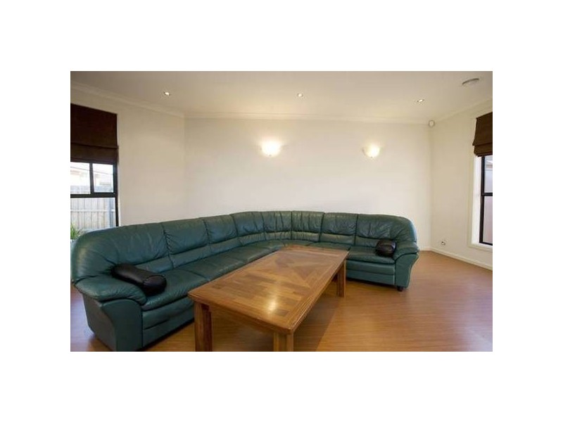 2/12 Clydebank Avenue, Endeavour Hills VIC 3802