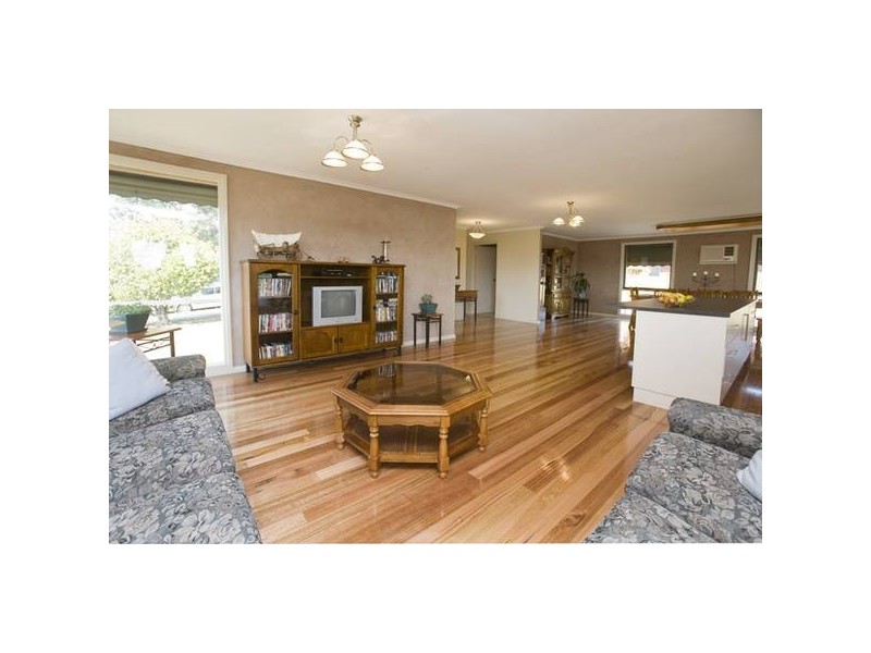 18 Nareen Avenue, Endeavour Hills VIC 3802