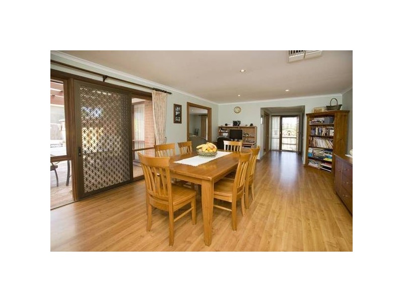 4 Skye Crescent, Endeavour Hills VIC 3802