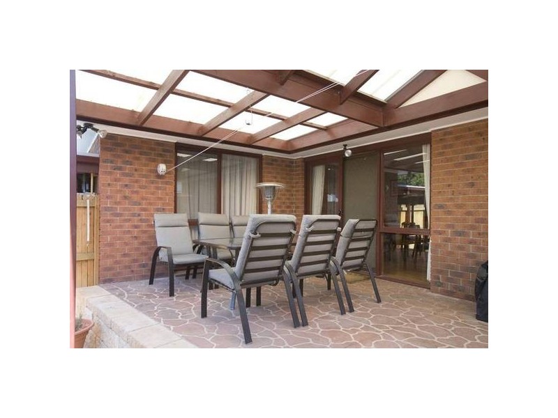 4 Skye Crescent, Endeavour Hills VIC 3802
