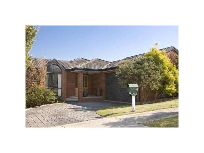13 PINTO CLOSE, Endeavour Hills VIC 3802