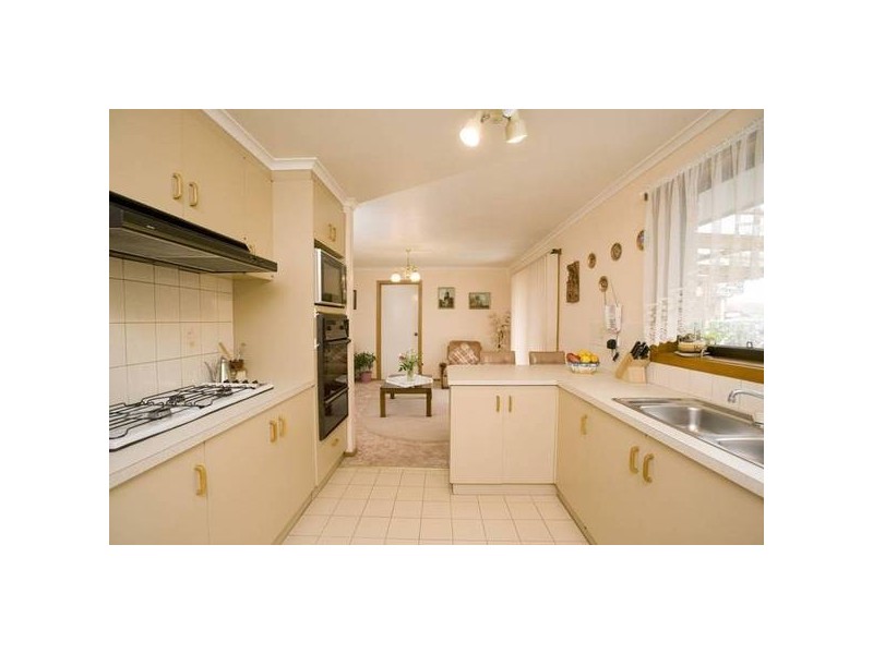 5 Struan Avenue, Endeavour Hills VIC 3802