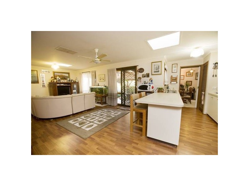 32 Denton Drive, Endeavour Hills VIC 3802