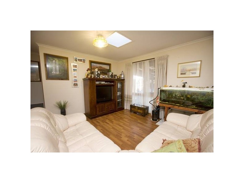 32 Denton Drive, Endeavour Hills VIC 3802