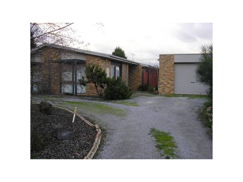 8 BRYSON COURT, Endeavour Hills VIC 3802