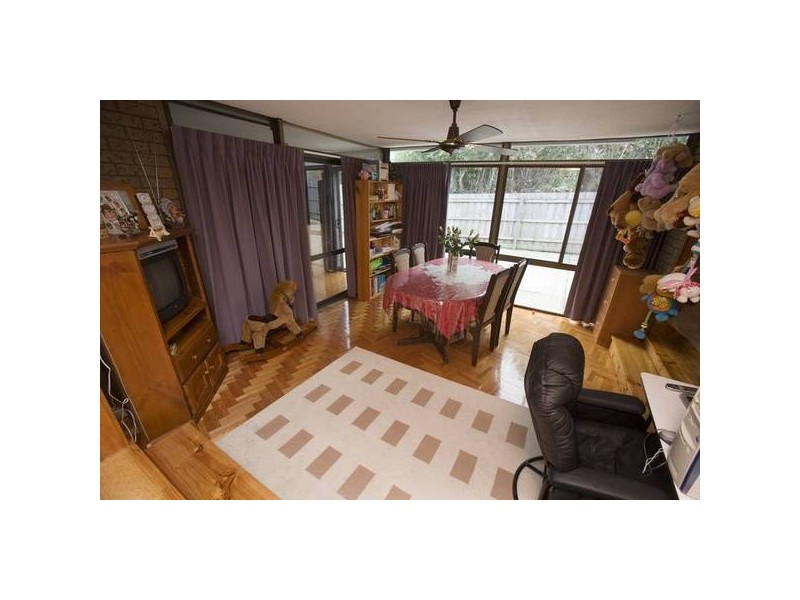 24 Gray Close, Endeavour Hills VIC 3802