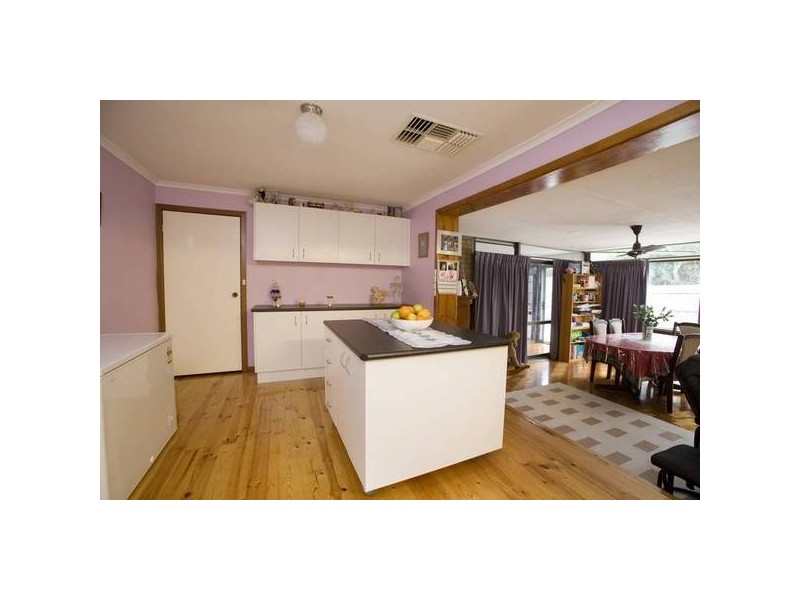 24 Gray Close, Endeavour Hills VIC 3802