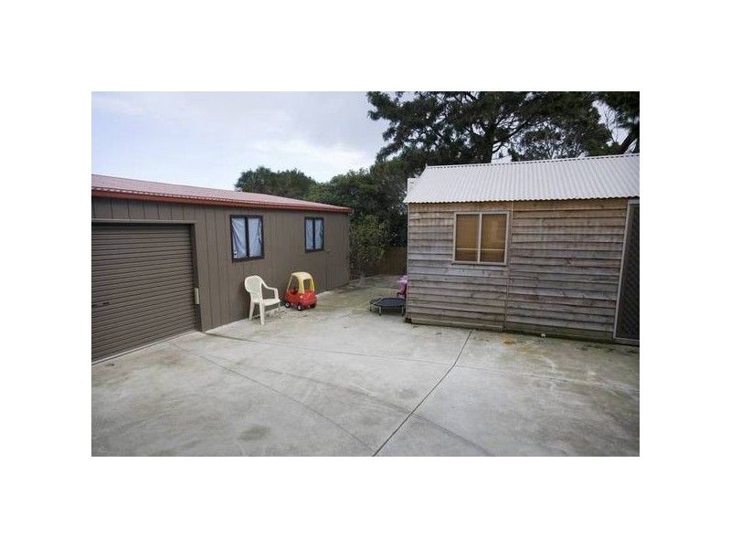 24 Gray Close, Endeavour Hills VIC 3802