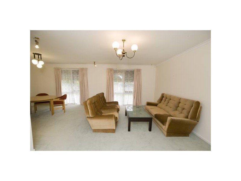 22 Denton Drive, Endeavour Hills VIC 3802