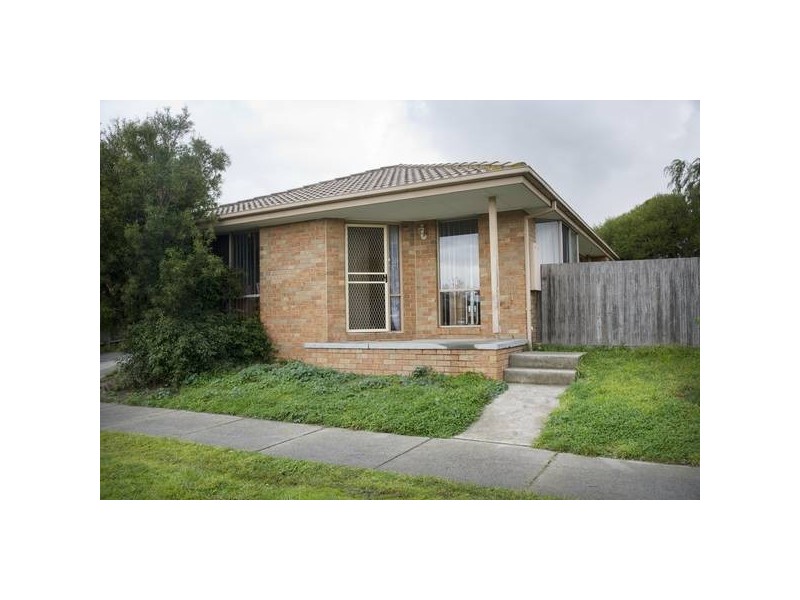 2/2 Filomena Court, Cranbourne North VIC 3977