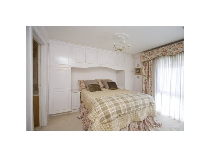 77 Matthew Flinders Avenue, Endeavour Hills VIC 3802