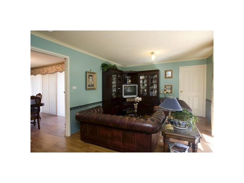 77 Matthew Flinders Avenue, Endeavour Hills VIC 3802