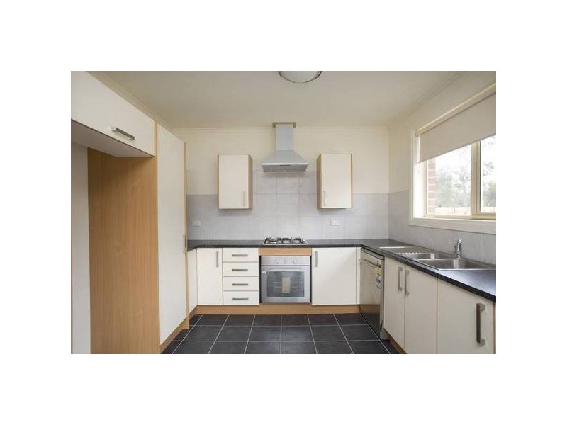 2/85 Mossgiel Park Drive, Endeavour Hills VIC 3802