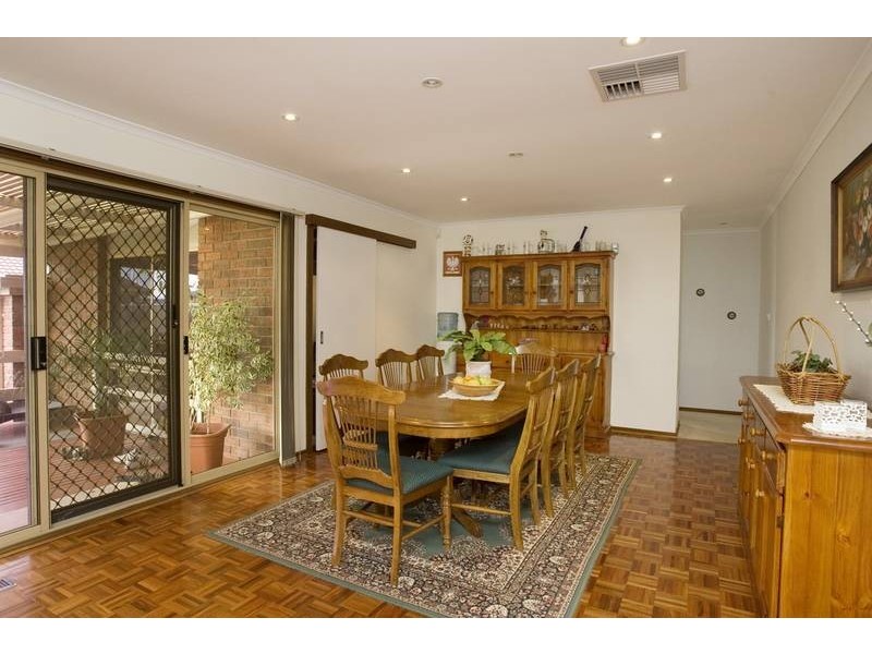 6 Enfield Close, Endeavour Hills VIC 3802