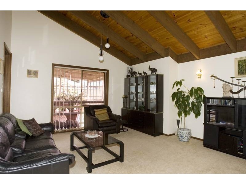 6 Enfield Close, Endeavour Hills VIC 3802