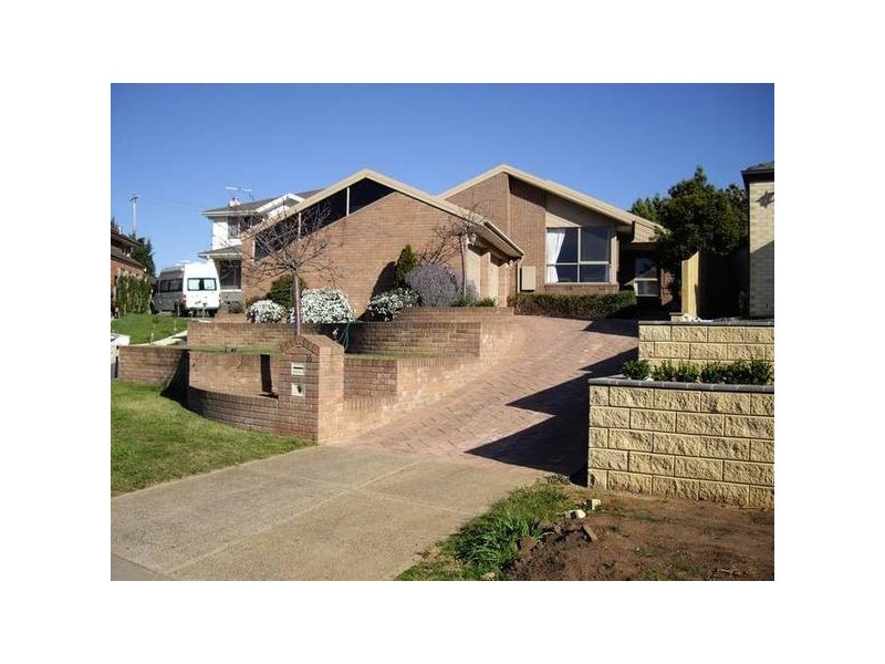 10 Fleming Close, Endeavour Hills VIC 3802