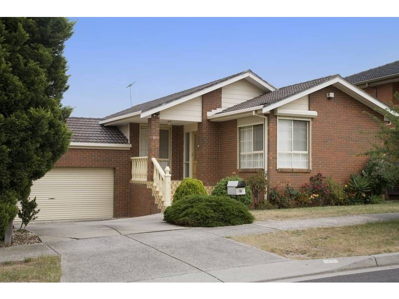 33 Preston Ave, Endeavour Hills VIC 3802