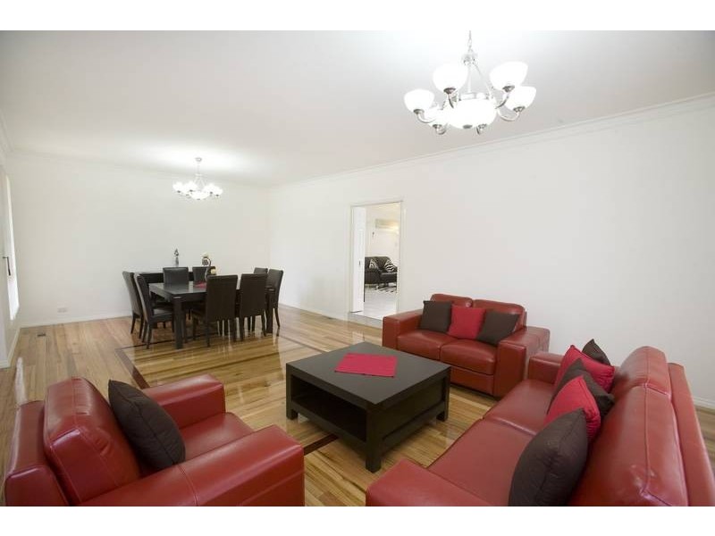 33 Preston Ave, Endeavour Hills VIC 3802