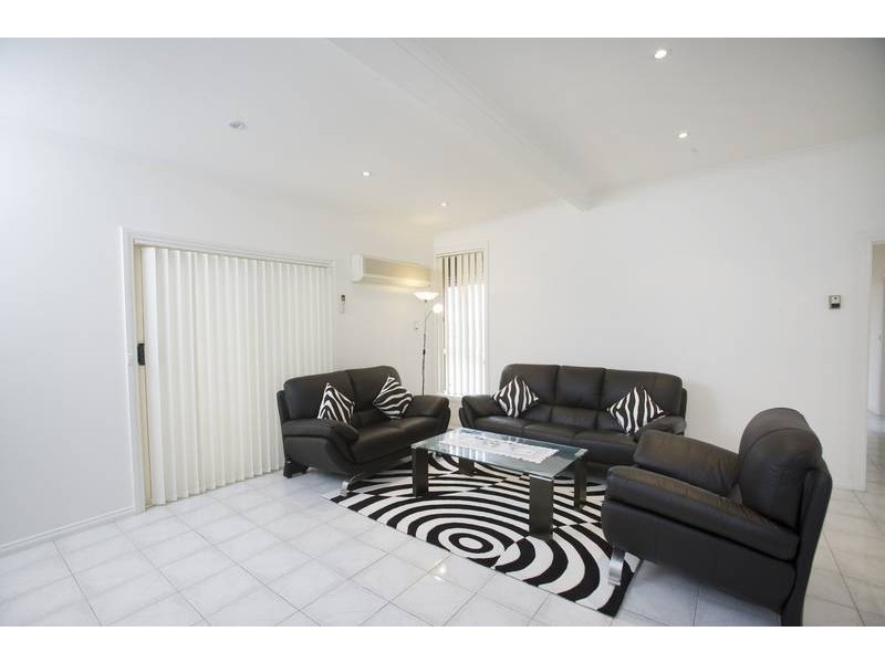 33 Preston Ave, Endeavour Hills VIC 3802
