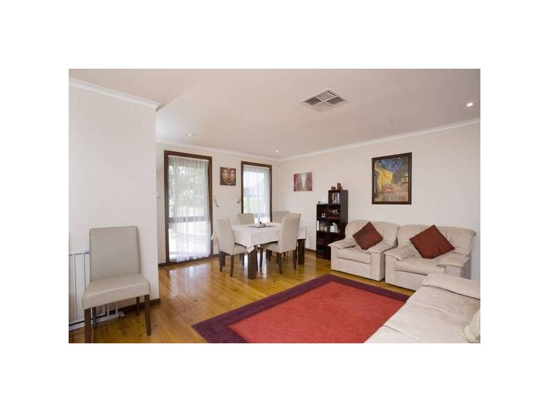 9 Sienna Crescent, Endeavour Hills VIC 3802