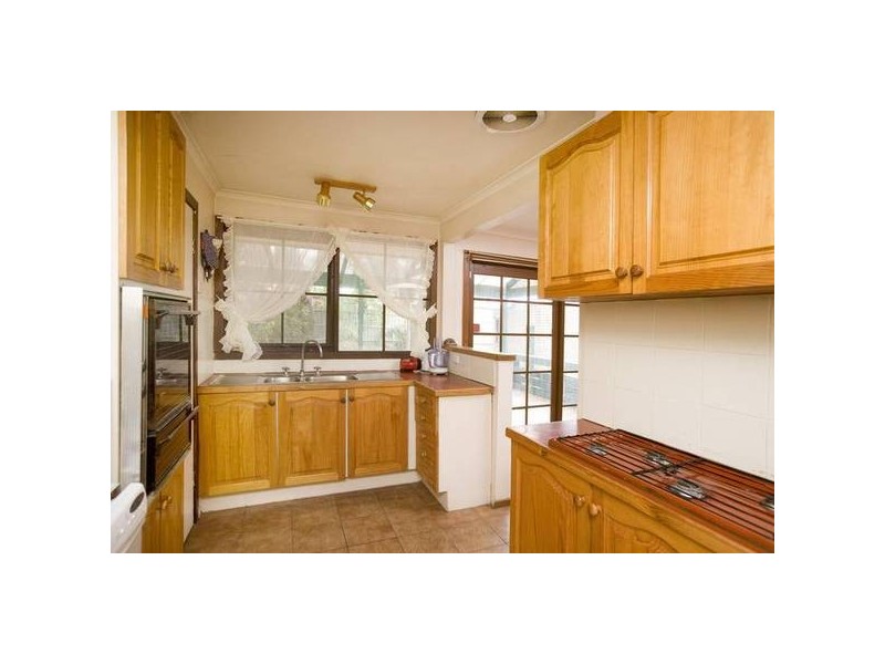 9 Thompson Court, Endeavour Hills VIC 3802