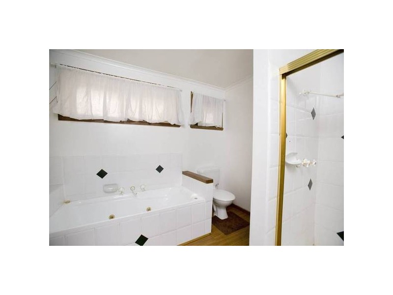 9 Thompson Court, Endeavour Hills VIC 3802