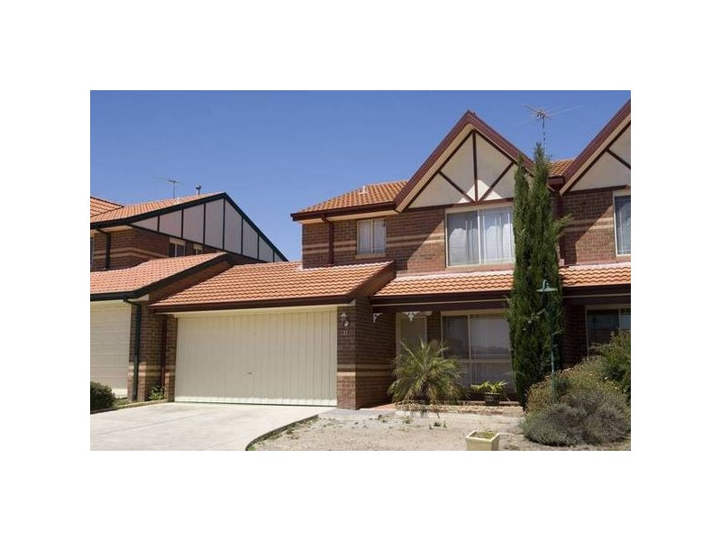21/8 Monteith Crescent, Endeavour Hills VIC 3802