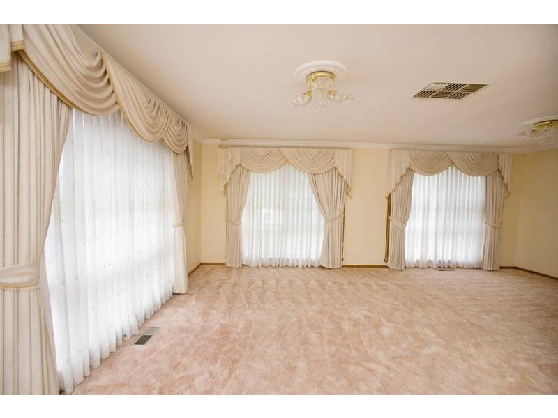 69 Georgette Crescent, Endeavour Hills VIC 3802