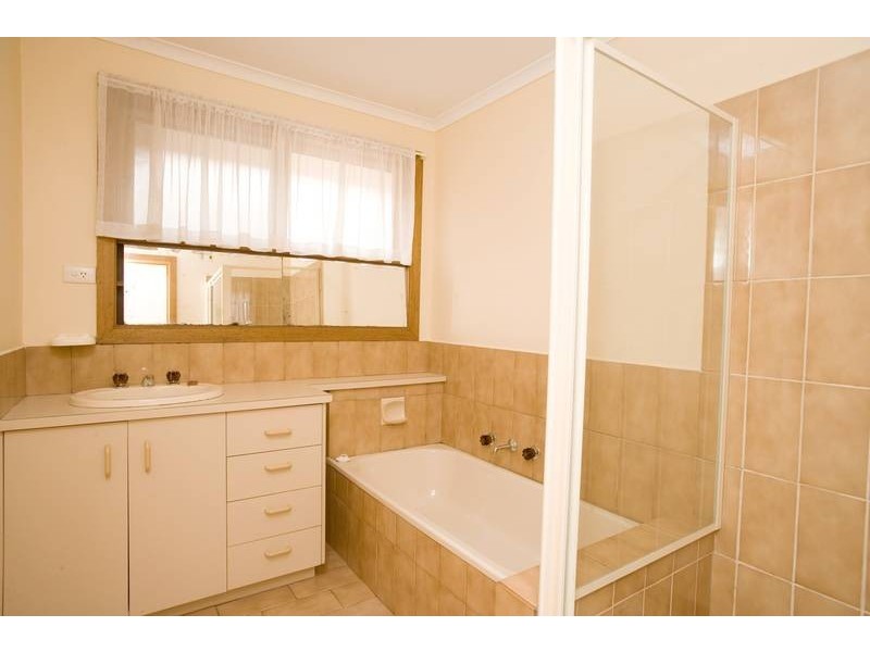 69 Georgette Crescent, Endeavour Hills VIC 3802