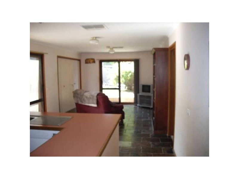 6 Antrim Close, Endeavour Hills VIC 3802