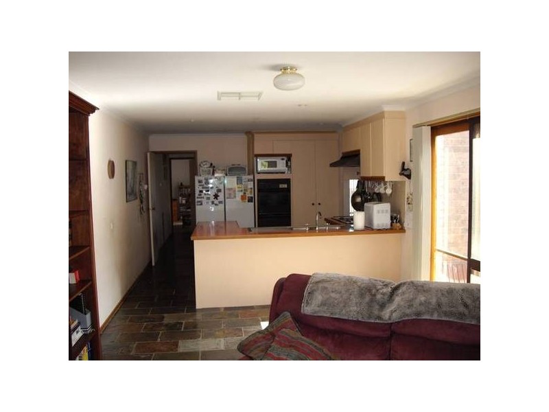 6 Antrim Close, Endeavour Hills VIC 3802