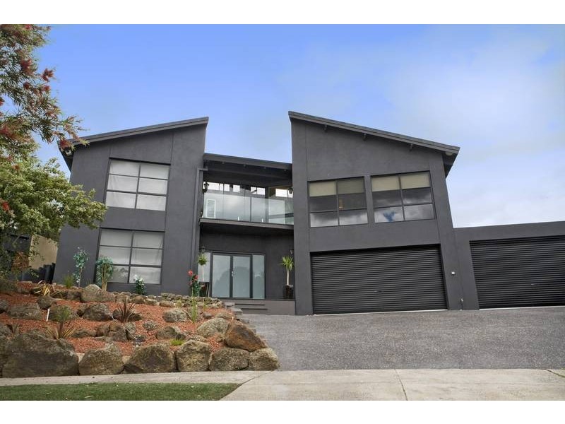 13 Gray Close, Endeavour Hills VIC 3802