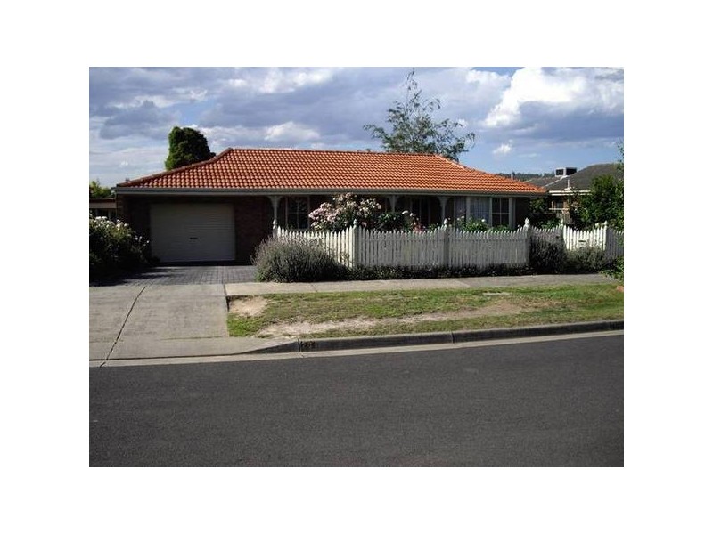 26 Clifton Way, Endeavour Hills VIC 3802
