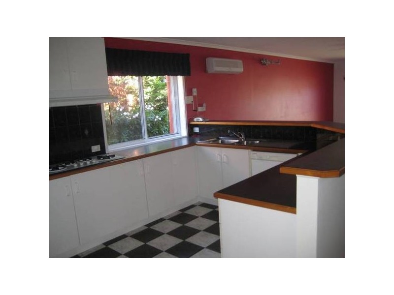 6 FERNCROFT AVENUE, Berwick VIC 3806