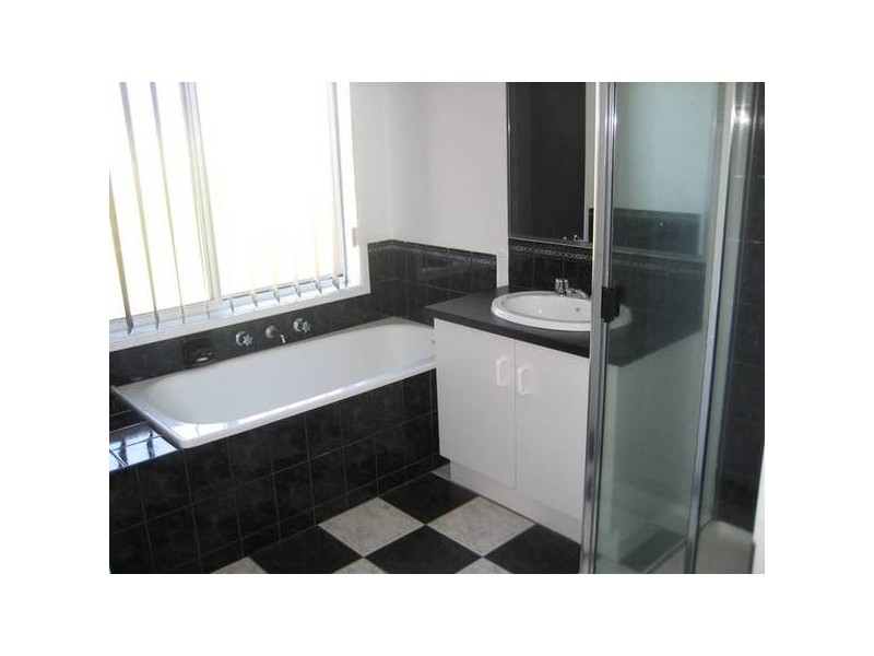 6 FERNCROFT AVENUE, Berwick VIC 3806