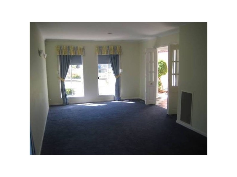 6 FERNCROFT AVENUE, Berwick VIC 3806